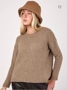 PRIVATE 0204
Voluminous Cashmere Oversized
Sweater in Cappuch
